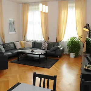 Apartment Royal Road, Prag